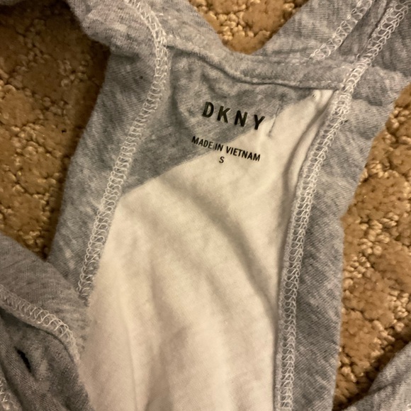 🔴 / FREE w $15 PURCHASE ❌ DKNY Gray and White Striped PJ Tank and Shorts Set - Picture 4 of 7